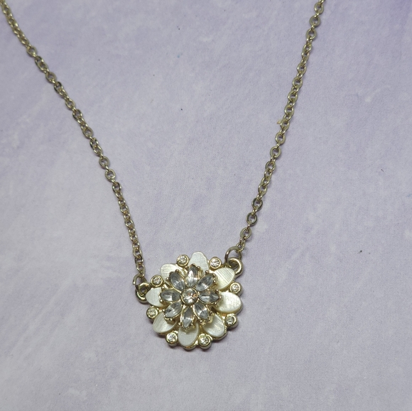 Betsey Johnson Gold Tone White Flower Pendant Necklace - Picture 2 of 6